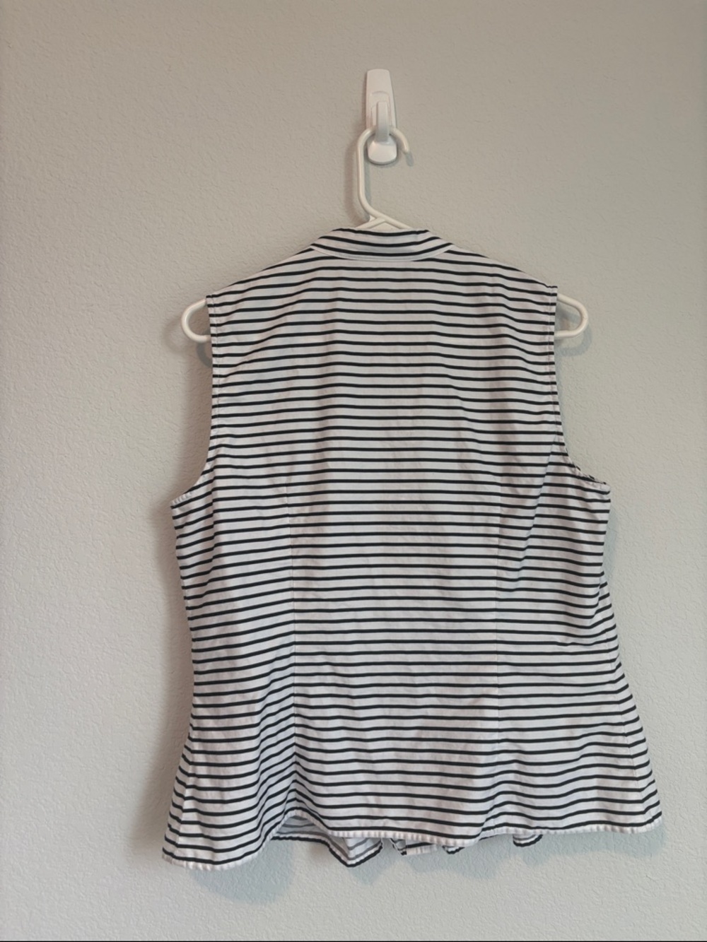Jones New York Black and White Striped Sleeveless Peplum button up Blouse - Picture 7 of 7